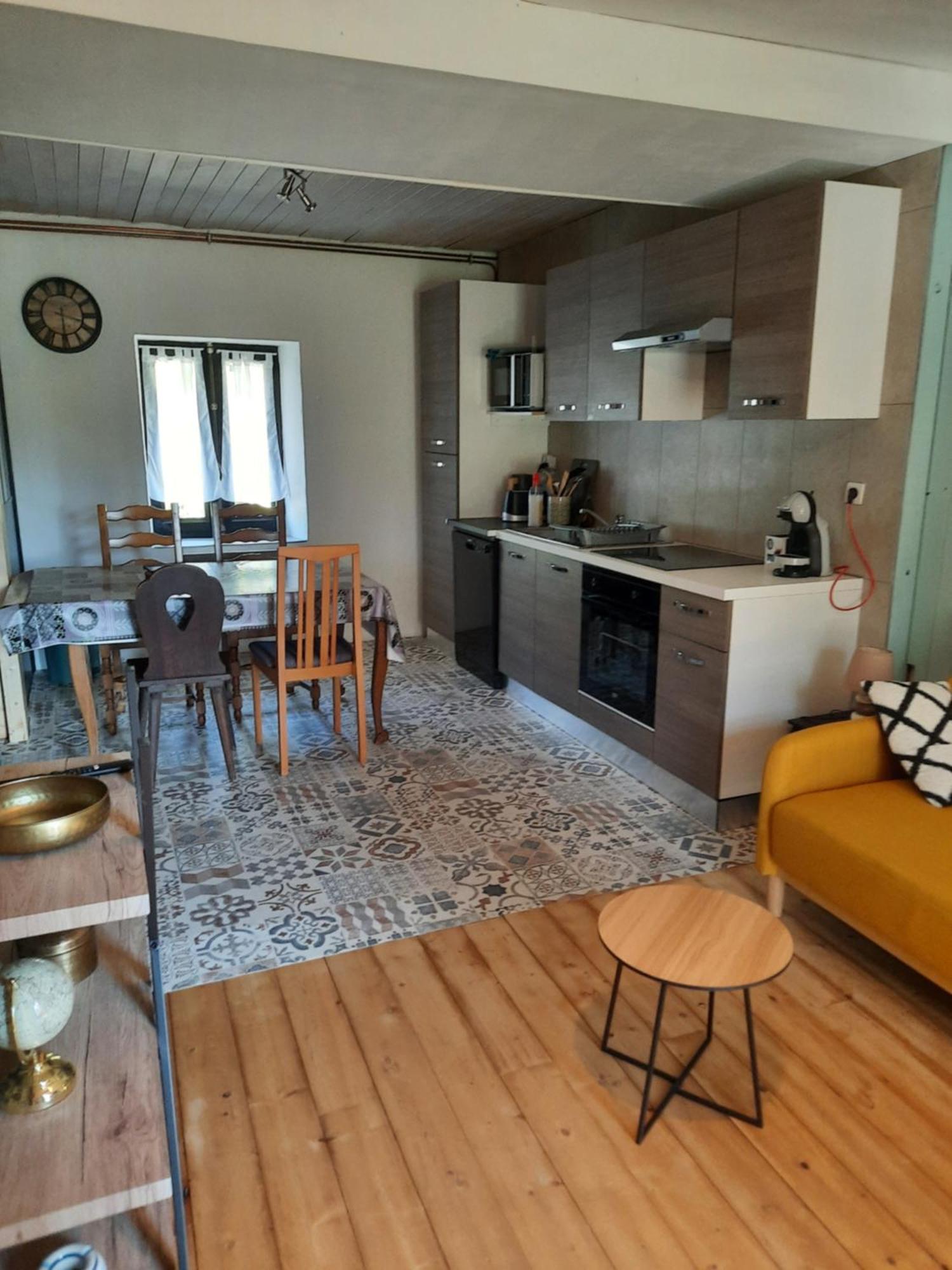 Gite Des 2 Lions Murs-et-Gelignieux Bagian luar foto